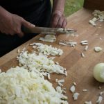 Tips menumis bawang bombai